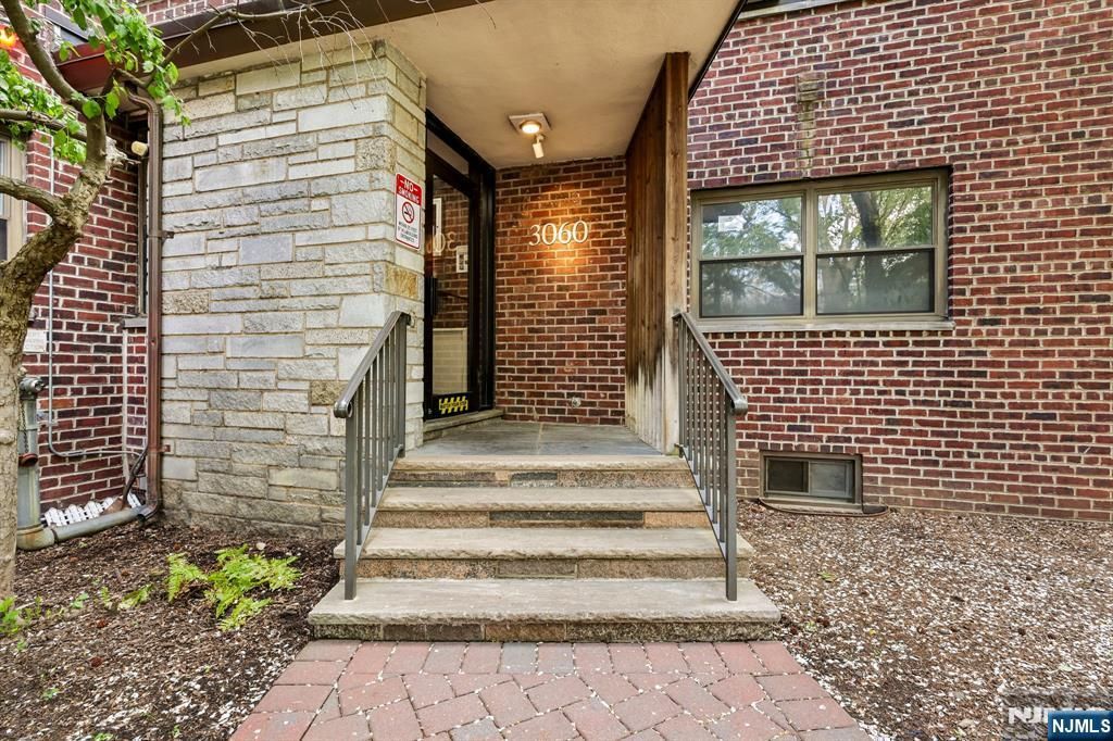 Photo of 3060 Edwin Ave #3D, Fort Lee, NJ 07024 (MLS # 26014827)