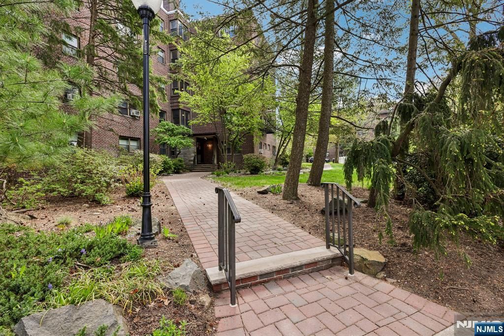 Photo of 3060 Edwin Ave #3D, Fort Lee, NJ 07024 (MLS # 26014827)