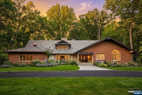 Photo of 17 Deerhill Drive, Ho-Ho-Kus, NJ 07423 (MLS # 26033213)