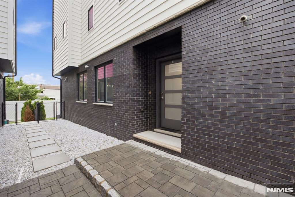 313 8th Street 1