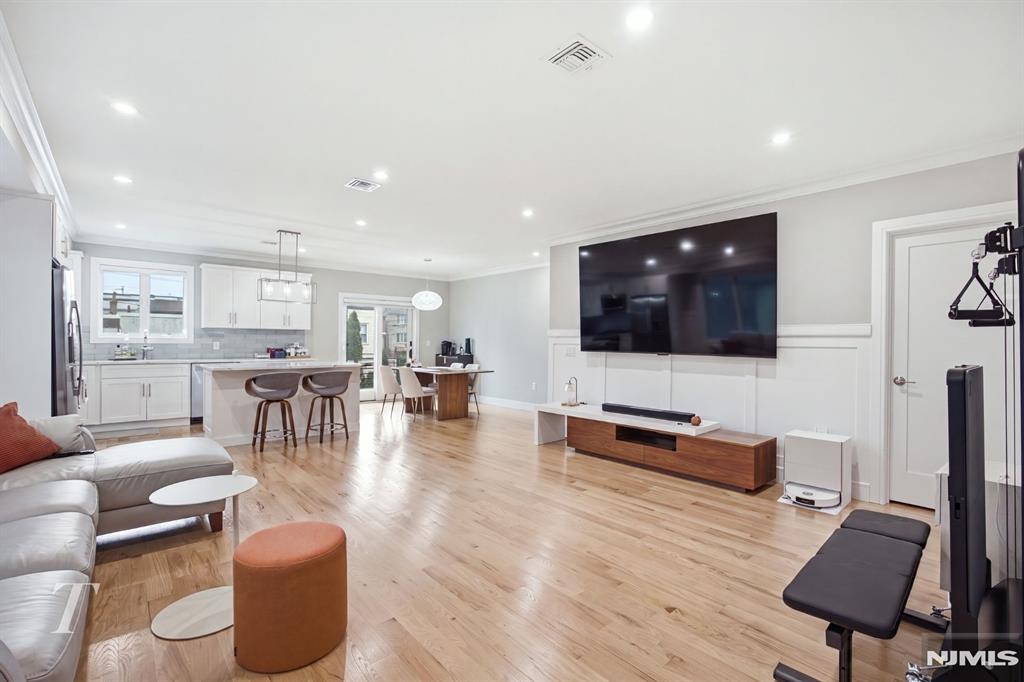 313 8th Street 1