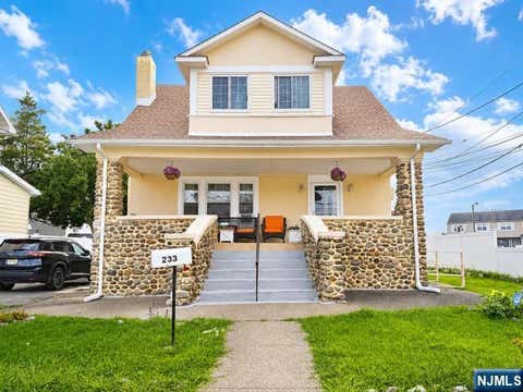 Photo of 233 Jackson Ave, Hackensack, NJ 07601 (MLS # 26032123)