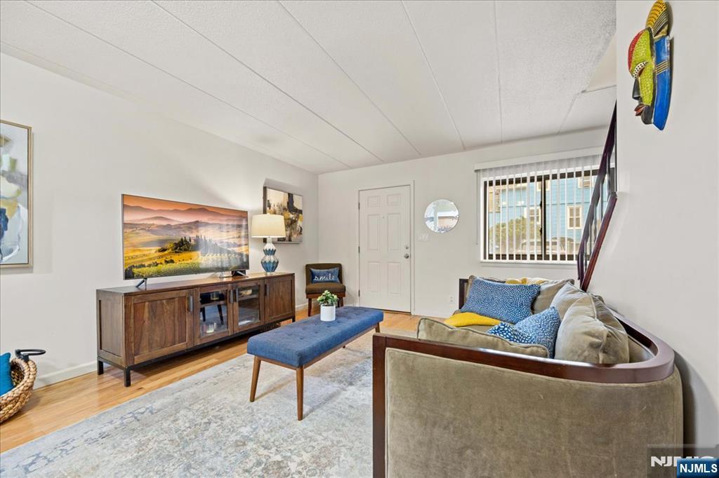 33 Poplar Avenue 8