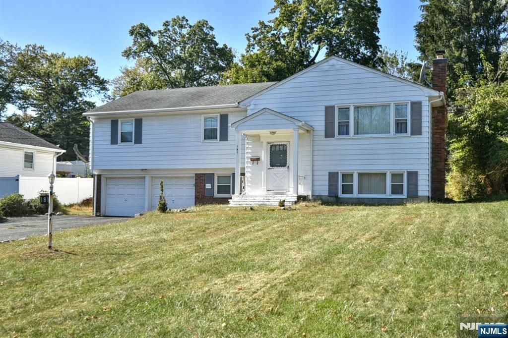 Photo of 181 Pleasant Valley Way, West Orange, NJ 07052 (MLS # 25035035)