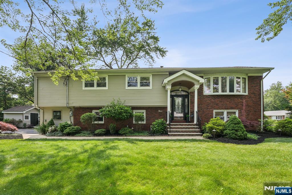 Property for Sale at 9 Marts Lane, Montville Twp, New Jersey - Bedrooms: 5 
Bathrooms: 3 
Rooms: 10  - $899,000