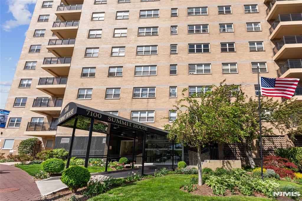 Photo 1 of 7100 Boulevard East 14M, Guttenberg, New Jersey, $145,250, Web #: 325017154