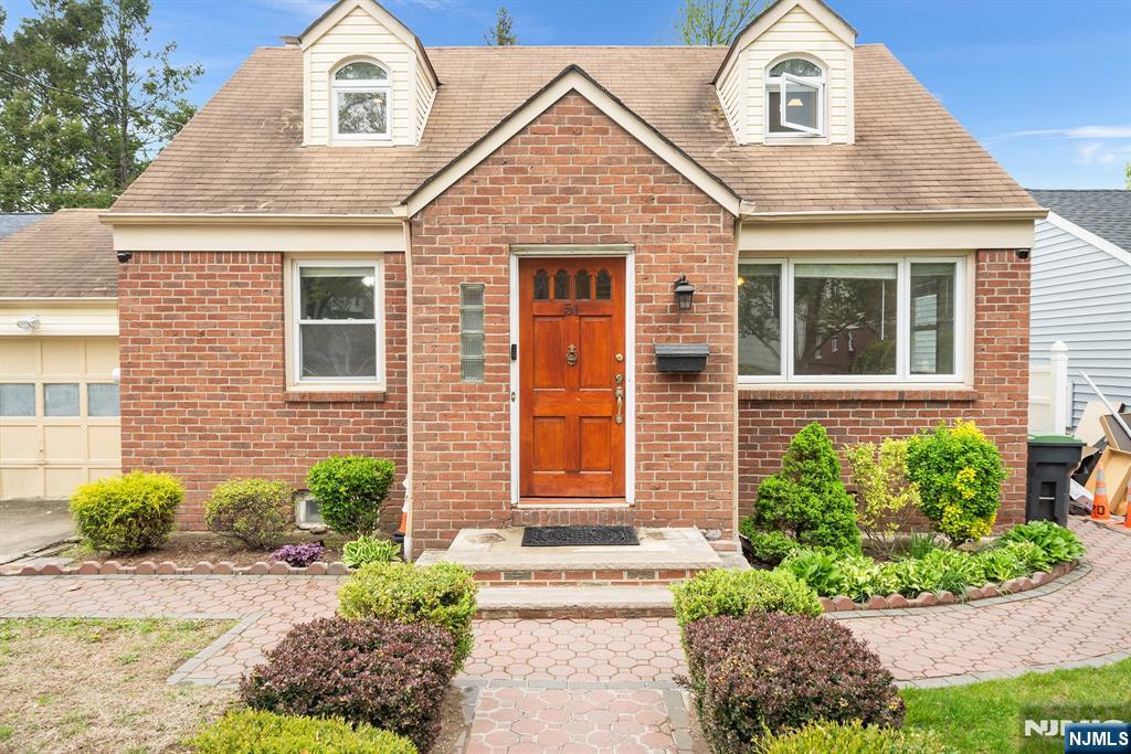 Property for Sale at 51 Melrose Avenue, Bergenfield, New Jersey - Bedrooms: 3 
Bathrooms: 2 
Rooms: 6  - $539,000