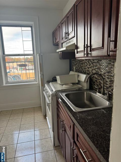 Photo of 311 Queen Anne Rd #46, Teaneck, NJ 07666 (MLS # 25039145)