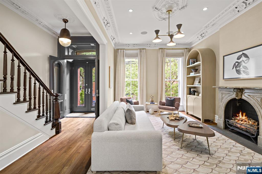 157 10th Street