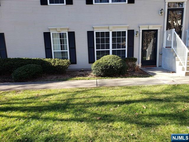 Rental Property at 1033 Cumberland Ct 1033, Mahwah, New Jersey - Bedrooms: 3 
Bathrooms: 2 
Rooms: 6  - $3,250 MO.