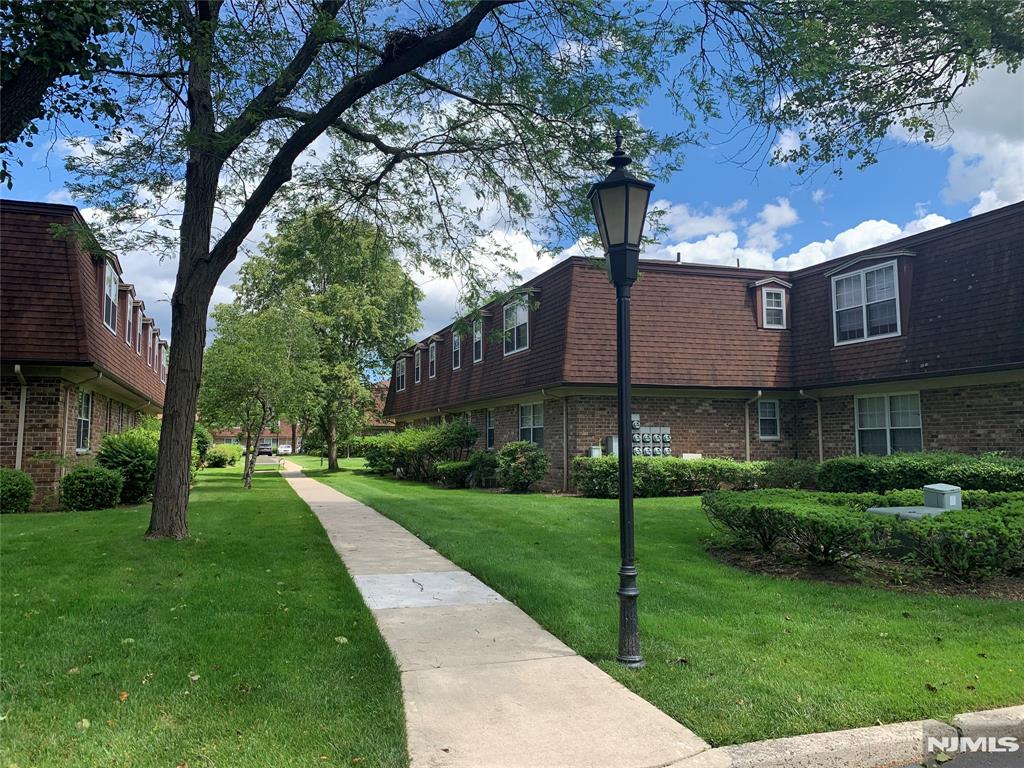 Rental Property at 331 Sutton Pl 331, Norwood, New Jersey - Bedrooms: 1 
Bathrooms: 1 
Rooms: 3  - $1,850 MO.