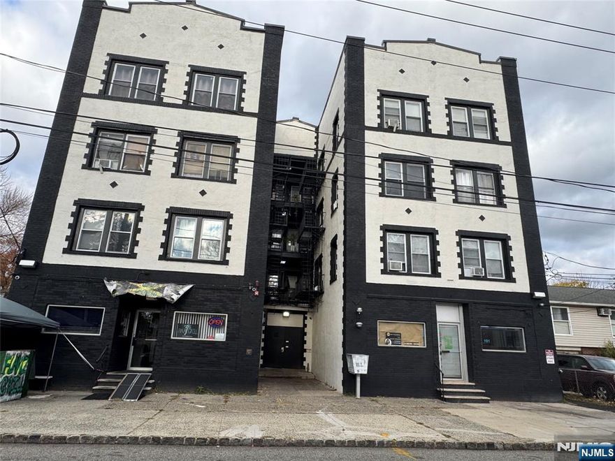 Prime Commercial Space/ Englewood Very attractive location just 4 minutes from Englewoodâ€™s downtown area and close to major highways. This large commercial space offers an open layout and one restroom, providing excellent potential for a variety of business types. Great opportunity to start or grow your business. Subject to landlord acceptance and credit report,Tenant required to obtain insurance and name landlord as additional insured, Annual rent increase of 3%,Tenant pays: gas and electric, Landlord pays: water, sewer & taxes, Previously occupied as a beauty salon