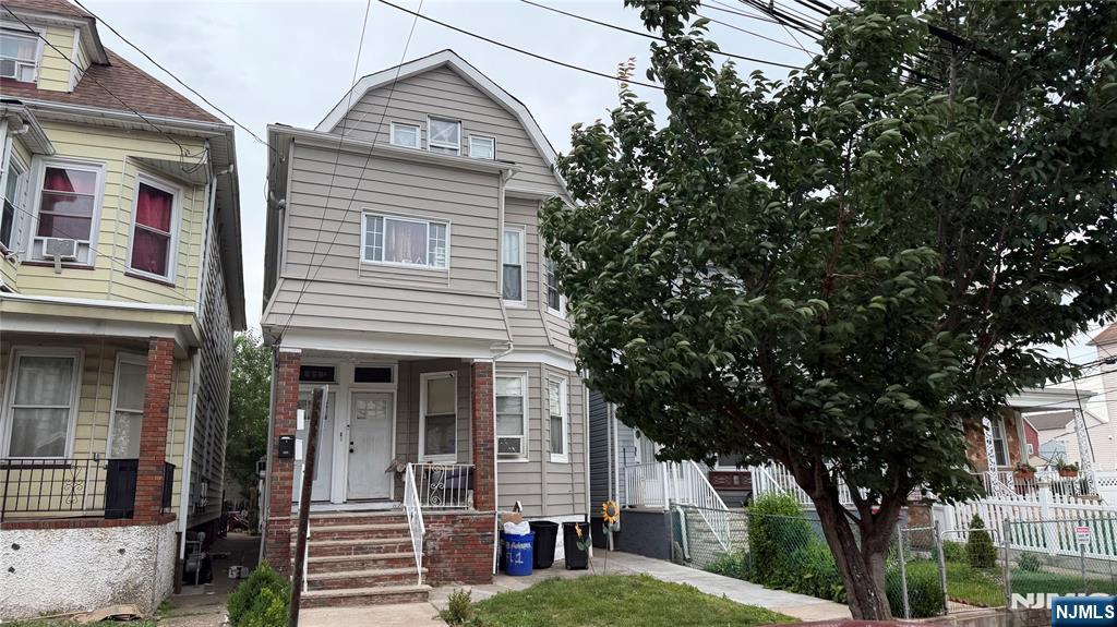 658 Adams Avenue