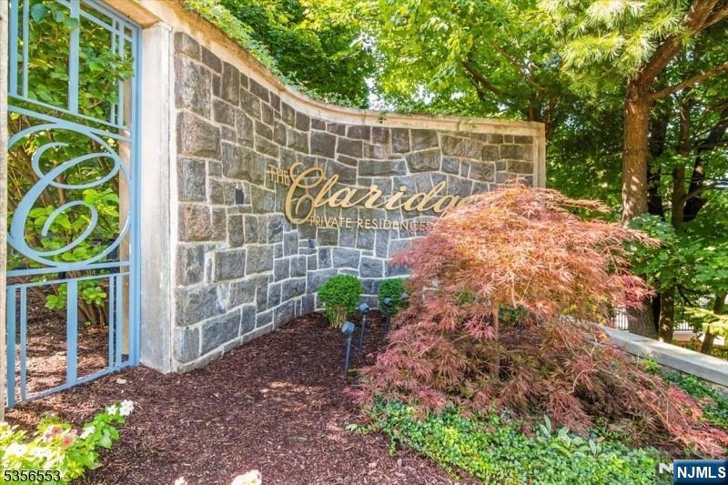 Property for Sale at 1 Claridge Drive 123, Verona, New Jersey - Bedrooms: 1 
Bathrooms: 2  - $399,900