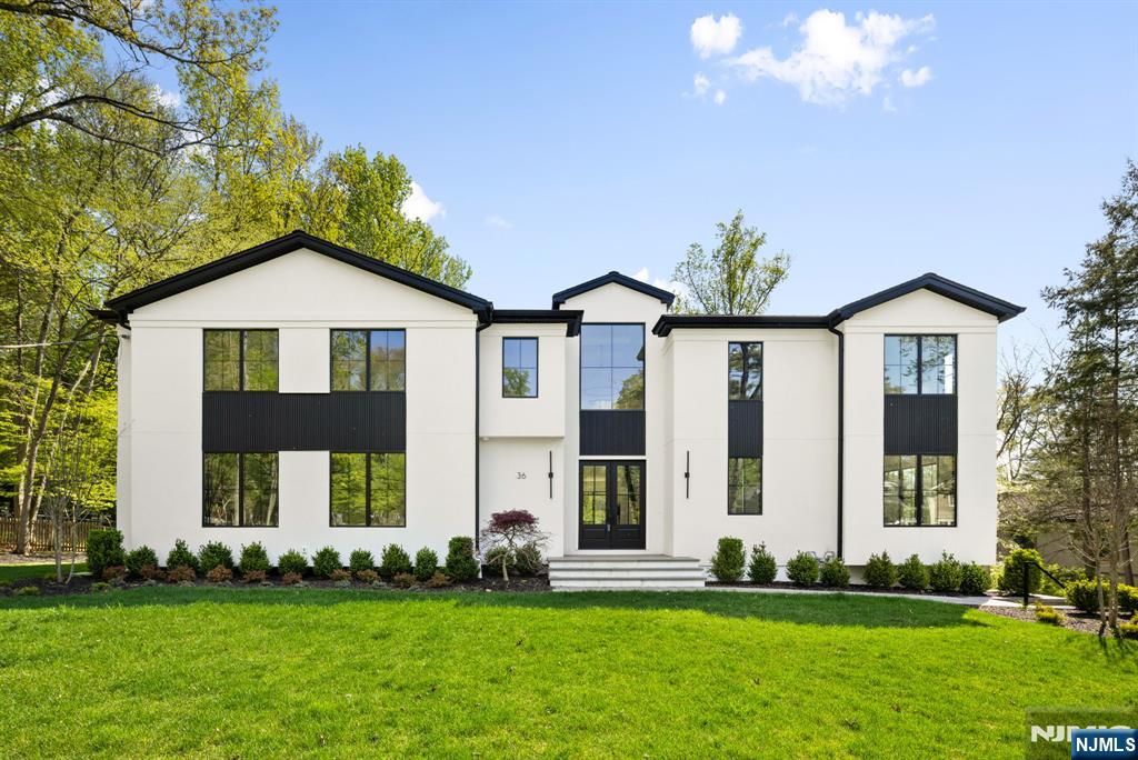 Photo of 36 Hampshire Hill Road, Upper Saddle River, NJ 07458 (MLS # 26014614)