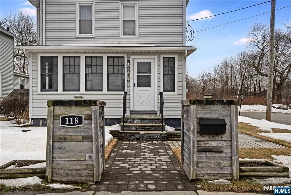 Photo of 118 Broad Street, Pompton Lakes, NJ 07442 (MLS # 26005600)