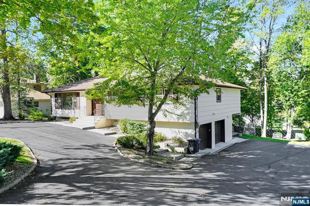 Photo of 30 Shrewsbury Dr, Livingston, NJ 07039 (MLS # 25036049)