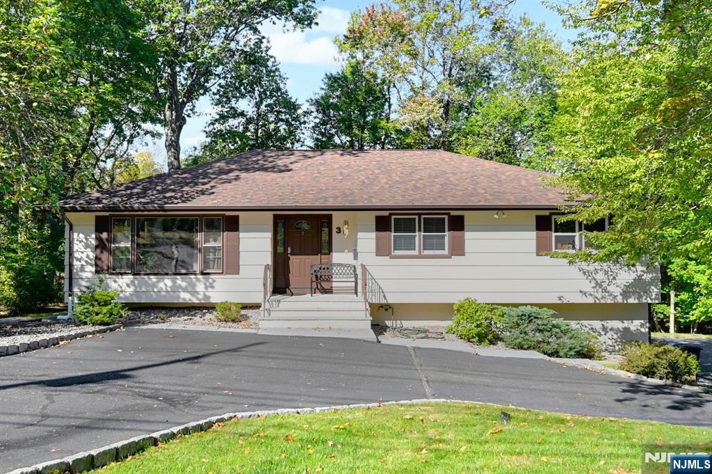 Photo of 30 Shrewsbury Dr, Livingston, NJ 07039 (MLS # 25036049)