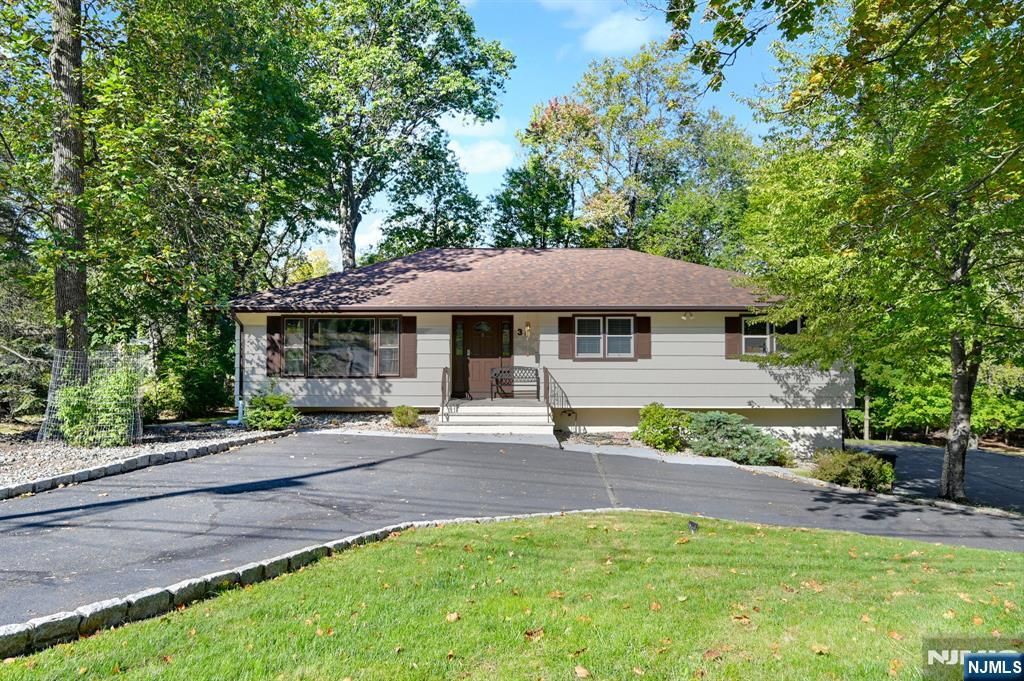 Photo of 30 Shrewsbury Dr, Livingston, NJ 07039 (MLS # 25036049)