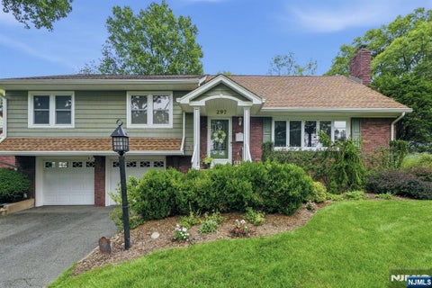 Photo of 297 Gramercy Place, Glen Rock, NJ 07452 (MLS # 26037033)