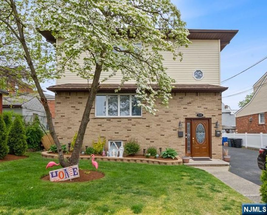 Welcome to your new home! This 3-bed, 2-bath 2nd floor apartment boasts a completely renovated kitchen with stainless appliances as well as newely renovated bathrooms including a fresh coat of paint. Enjoy ample natural light in the generously sized living areas with hardwood floors throughout. Conveniently located near amenities and transportation. On-street parking and no use of backyard. Don't miss out on this perfect blend of style and comfort schedule a viewing today!