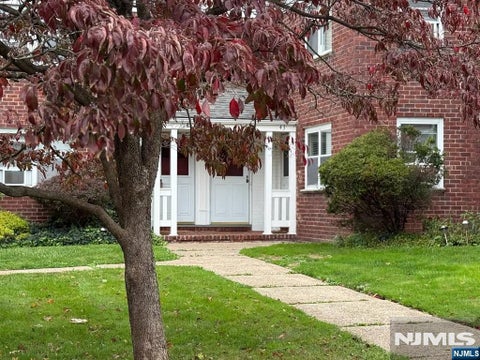 Photo of 460 Heath Pl #43, Hackensack, NJ 07601 (MLS # 26036826)