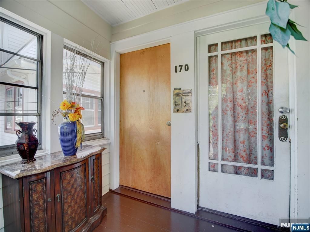 Photo of 170 Oakland Terrace, Newark, NJ 07106 (MLS # 25031561)