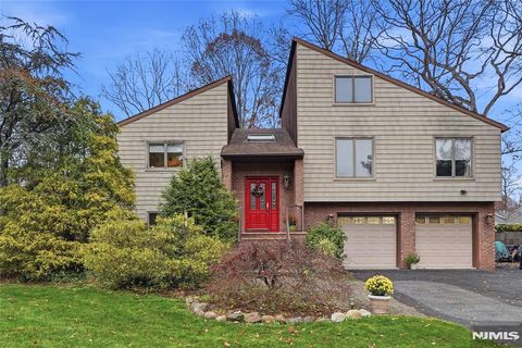 4 Lesa Lane Hillsdale NJ 07642