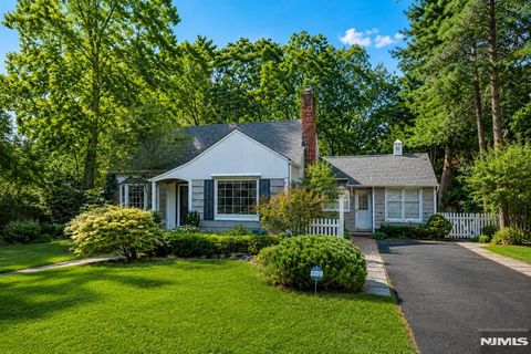 Photo of 60 Oak Ave, Tenafly, NJ 07670 (MLS # 26027042)