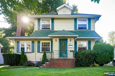 Photo of 200 Elm Avenue, Teaneck, NJ 07666 (MLS # 26031320)