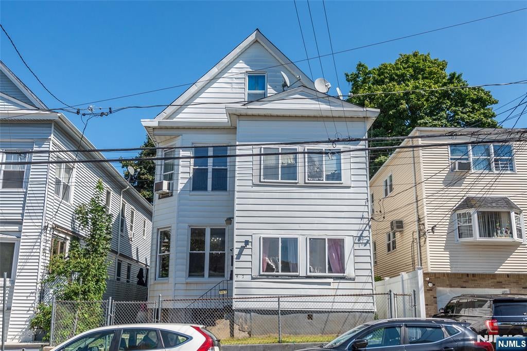 985-987 E 23rd Street