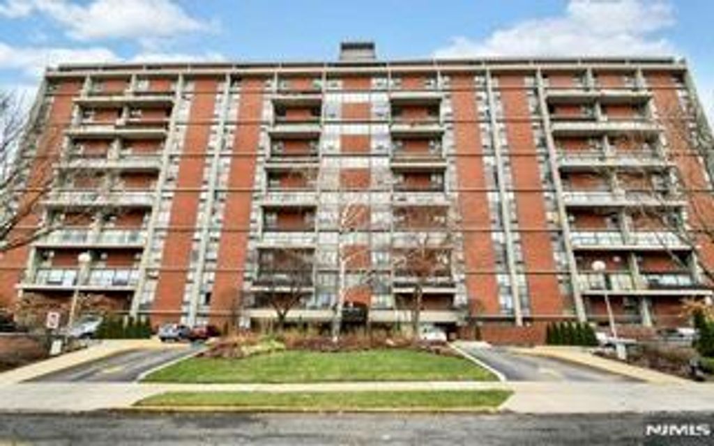 Photo of 4 Horizon Road #G-3, Fort Lee, NJ 07024 (MLS # 25042223)