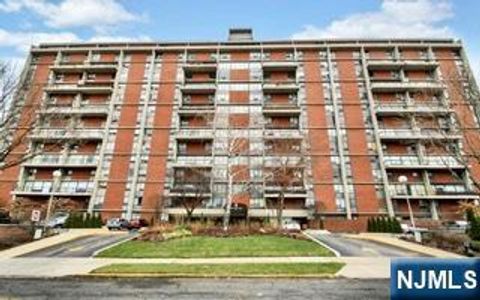 Photo of 4 Horizon Road #G-3, Fort Lee, NJ 07024 (MLS # 25042223)