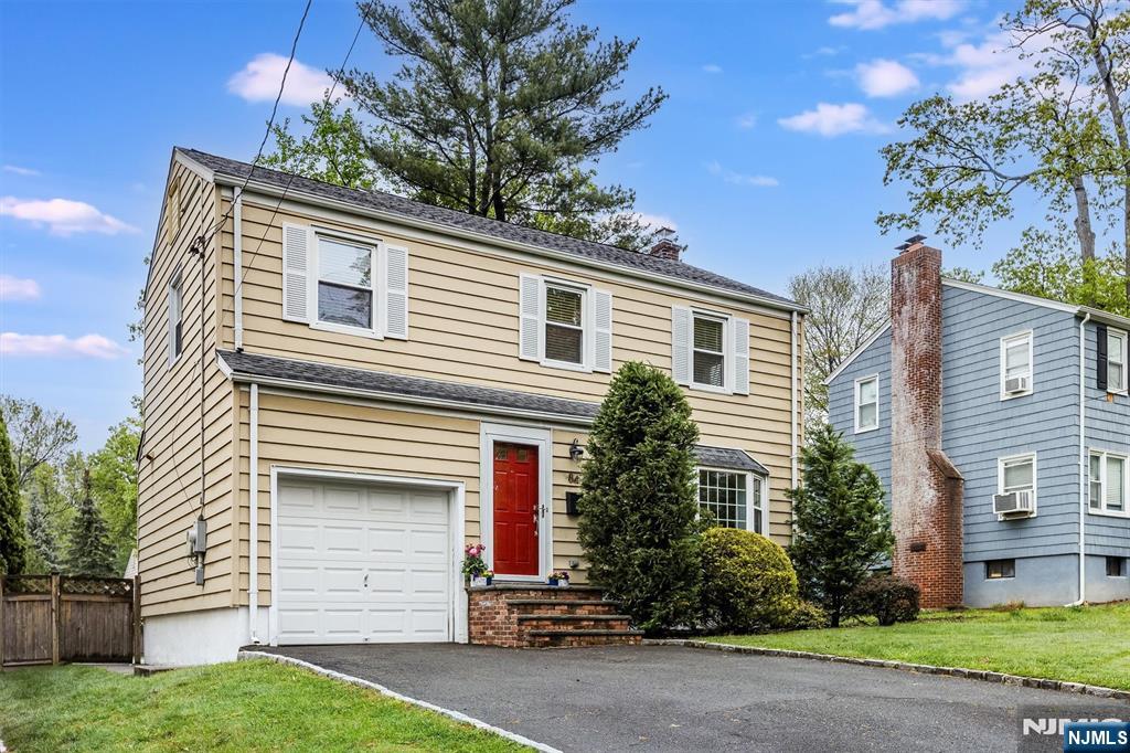 Property for Sale at 84 Linden Avenue, Verona, New Jersey - Bedrooms: 3 
Bathrooms: 2 
Rooms: 7  - $599,000