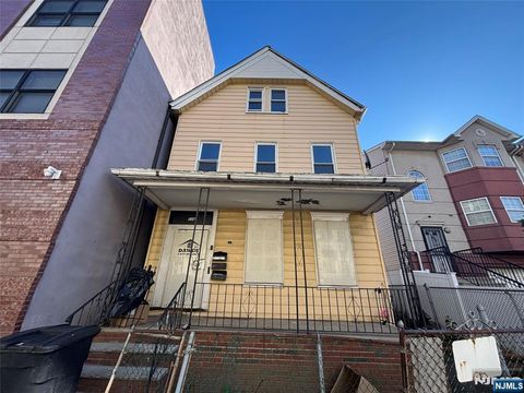Photo of 116 Broad St, Newark, NJ 07104 (MLS # 25038792)