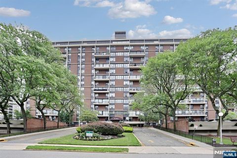 Photo of 2 Horizon Road #1414, Fort Lee, NJ 07024 (MLS # 26024821)