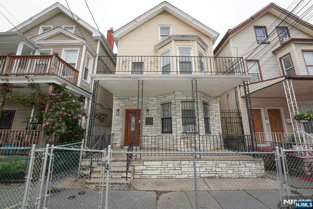 Rental Property at 341 Summer Ave, Newark, New Jersey - Bedrooms: 3 
Bathrooms: 1 
Rooms: 5  - $2,600 MO.