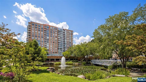 Photo of 1817 Hudson PARK, Edgewater, NJ 07020 (MLS # 26035322)