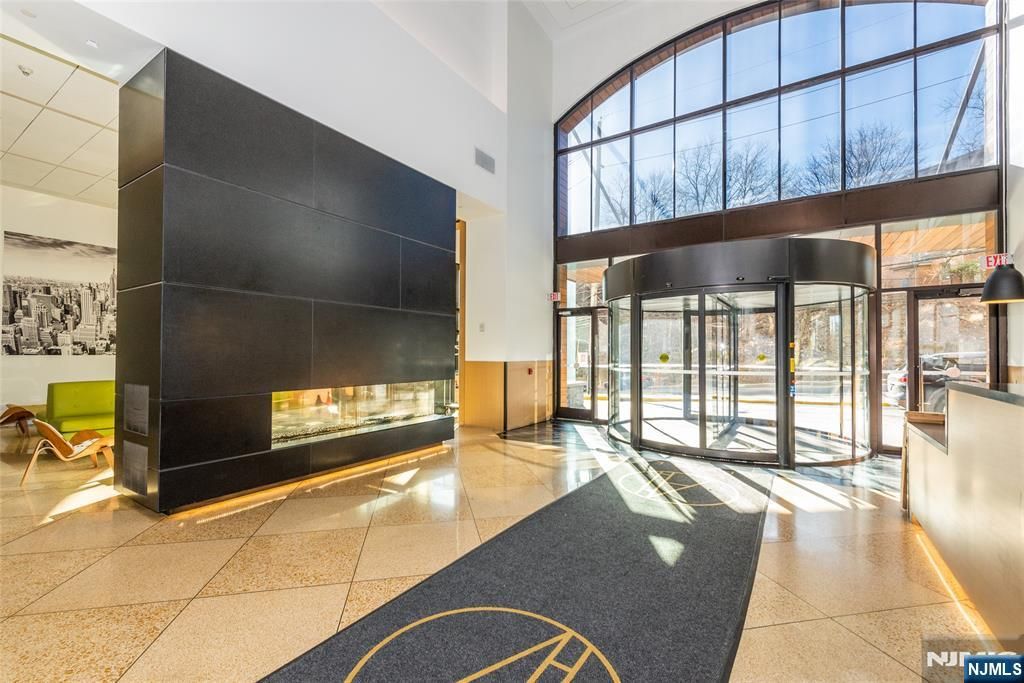 Photo of 250 Gorge Road #25J, Cliffside Park, NJ 07010 (MLS # 25032602)