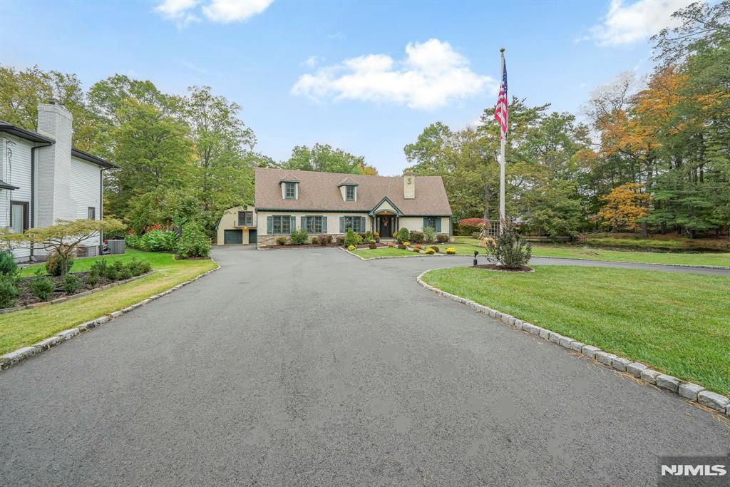 Photo of 14 Weinmanns Boulevard, Wayne, NJ 07470 (MLS # 26009356)