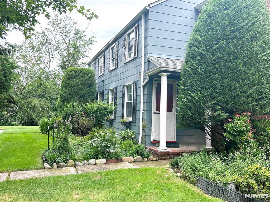 537 Grand Avenue N3