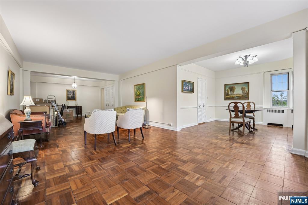 10 Crestmont Road 2N