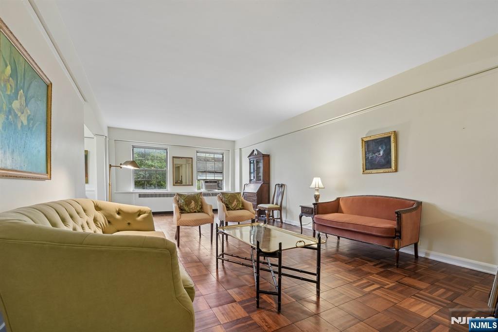 10 Crestmont Road 2N