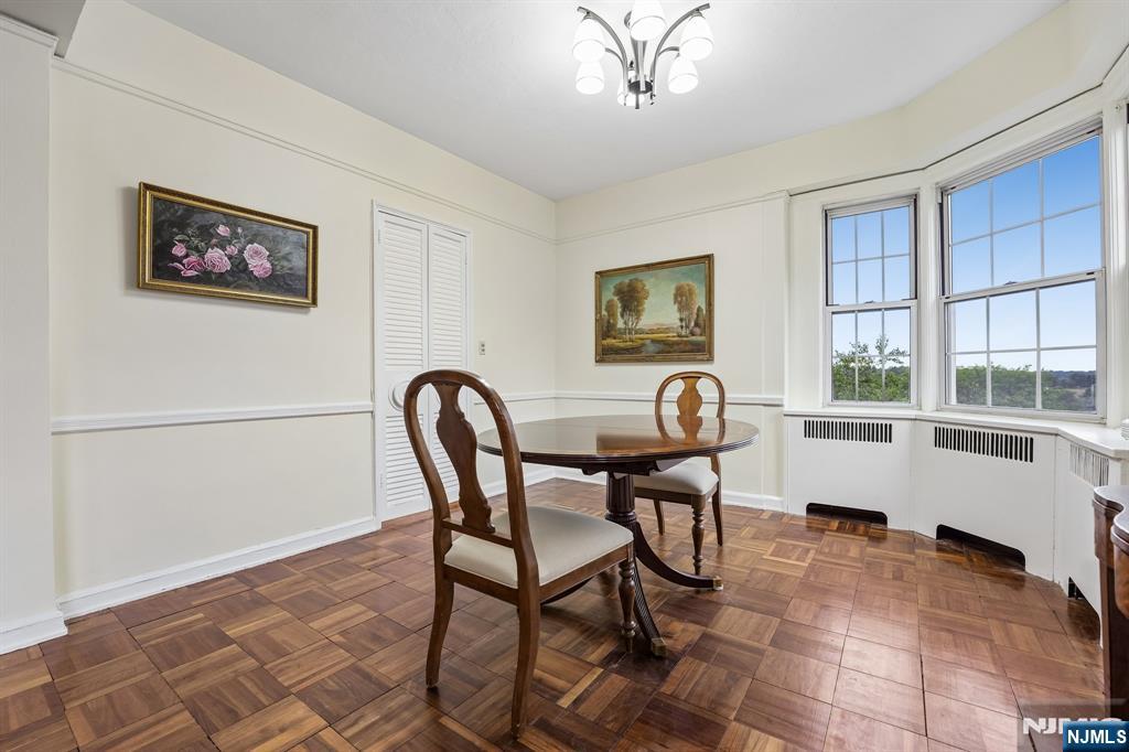 10 Crestmont Road 2N