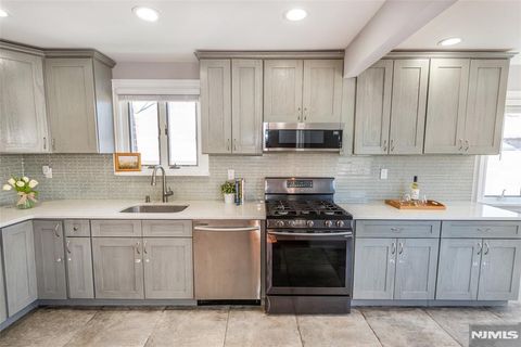 Photo of 40 Winslow Terrace, Fair Lawn, NJ 07410 (MLS # 26027579)