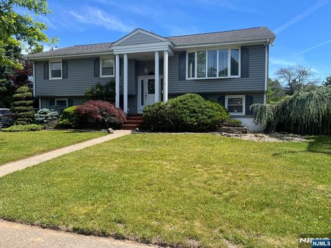 Photo of 177 Truman Terrace, Paramus, NJ 07652 (MLS # 26019928)