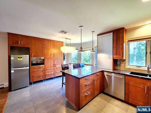 Photo of 107 Roosevelt Pl, Palisades Park, NJ 07650 (MLS # 26005421)