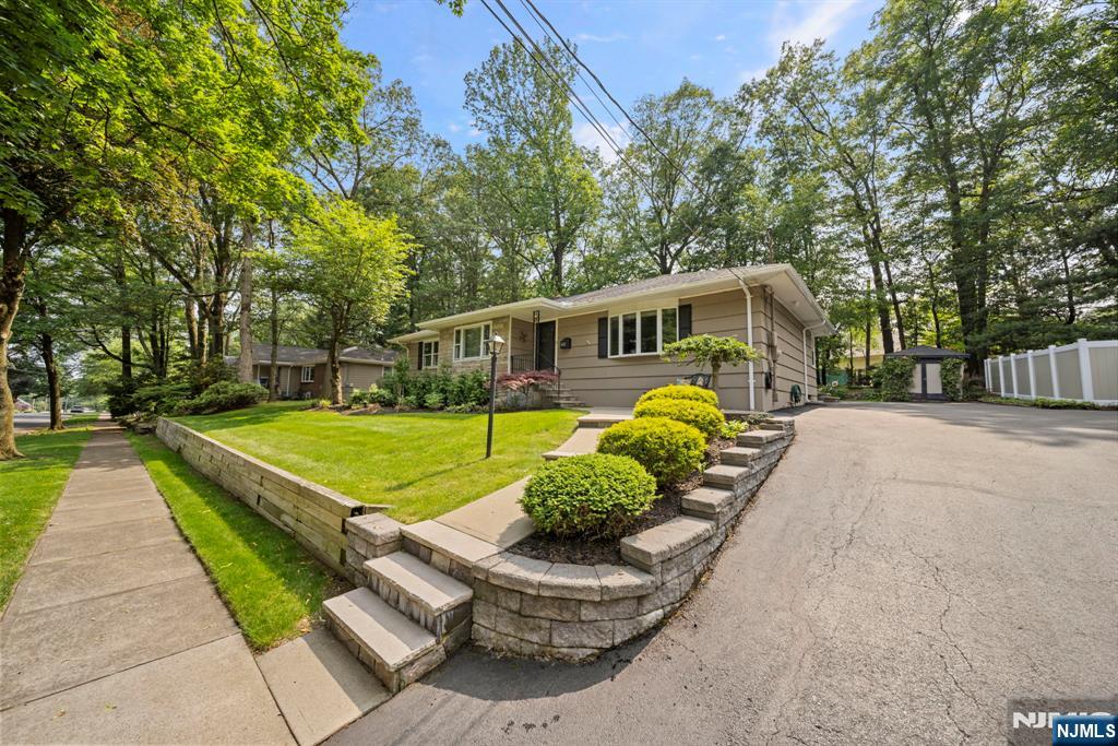 452 Ridgewood Boulevard