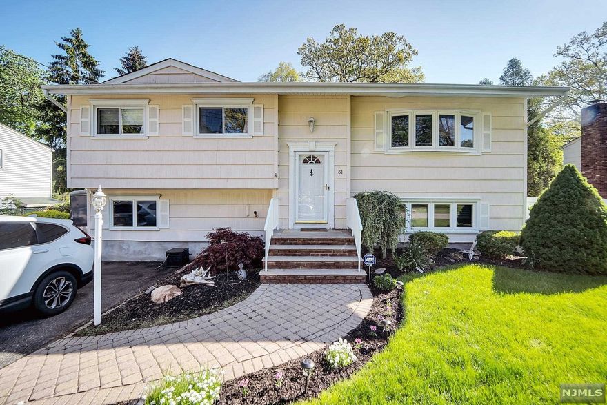 BEAUTIFUL UPDATED MOVE IN CONDITION HOME ON QUIET DEAD END STREET.PRIVATE FENCED IN BACKYARD PERFECT FOR ENTERTAINING ,GARDENING OR JUST SOAKING UP THE SUN...DO NOT MISS THIS TERRIFIC HOME...THIS ONE WONT LAST!