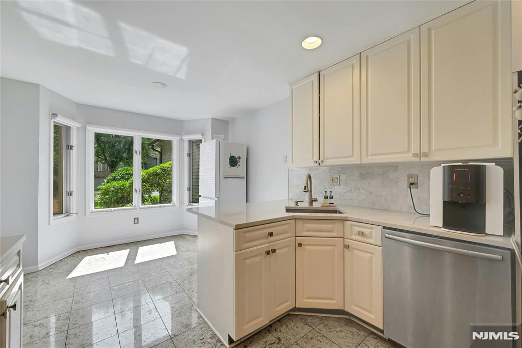91 Lakeview Drive